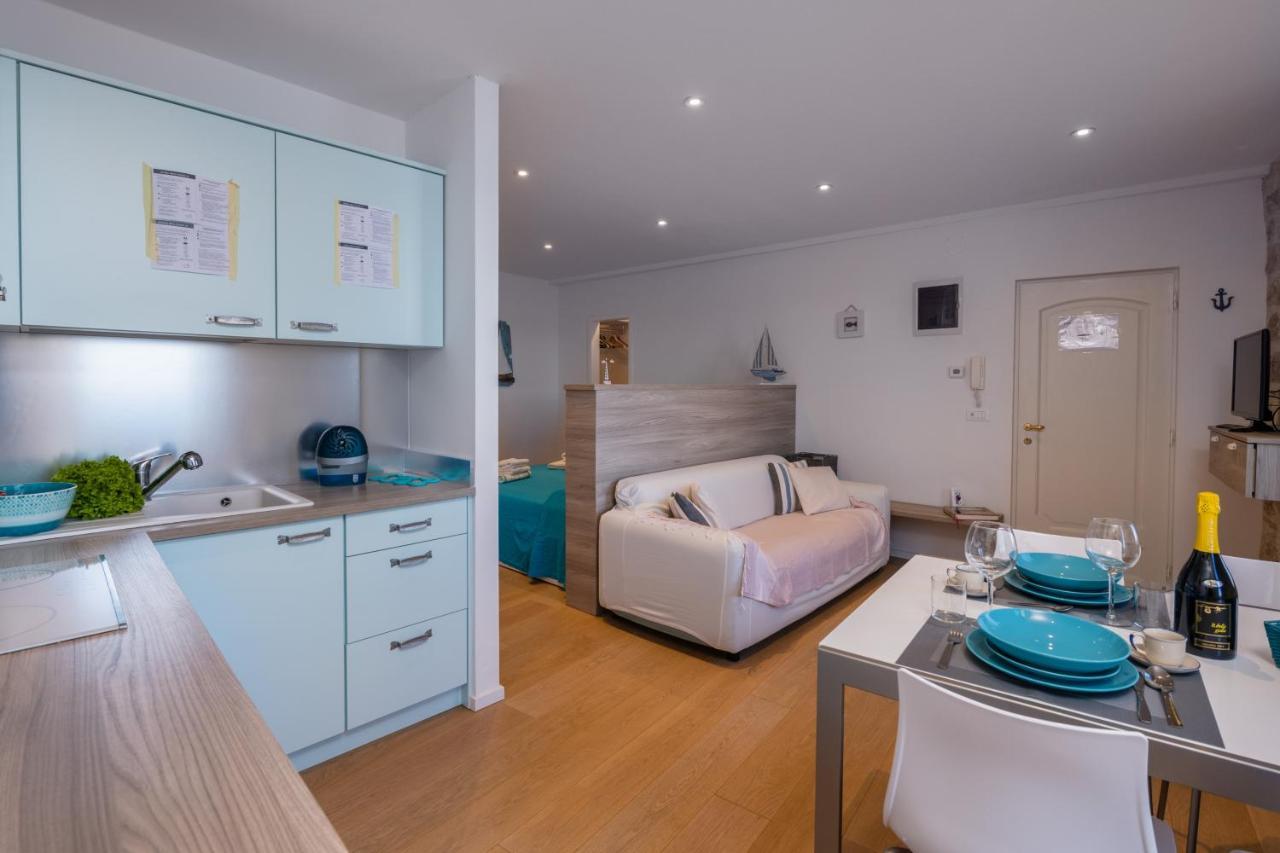 Blue Sea View Apartment โรวีน ภายนอก รูปภาพ